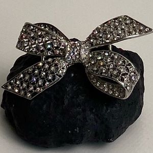Vintage women silver tone rhinestones large bow brooch lapel pin.used.
